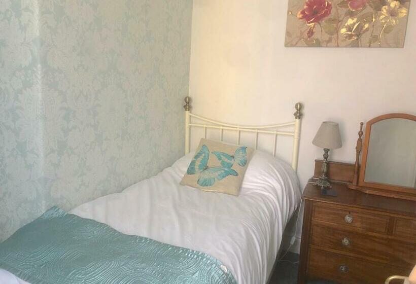 标准单人间, Mulberry House