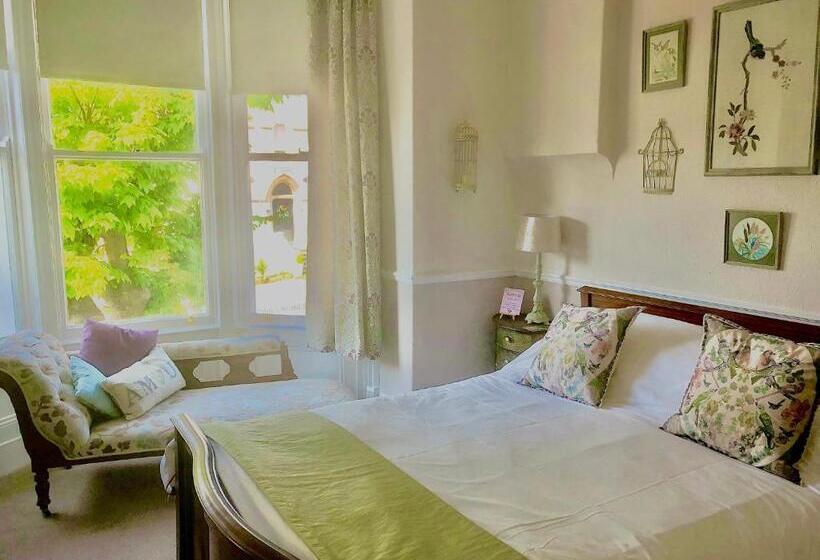 标准间, Mulberry House