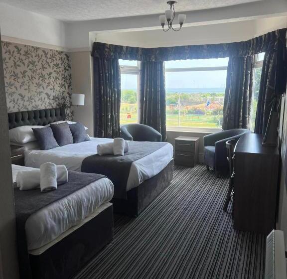 패밀리 룸, The Savoy