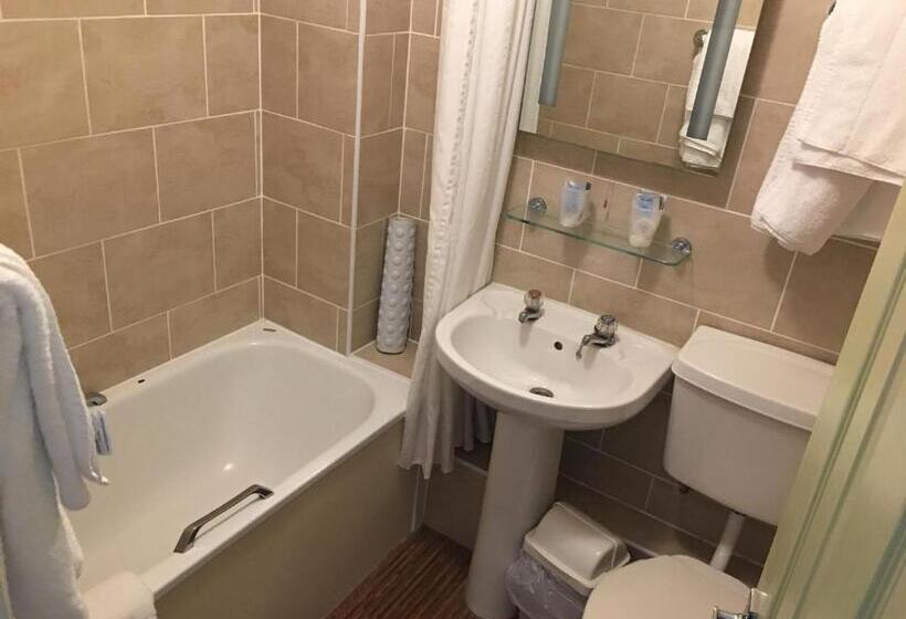 家庭间, The Savoy