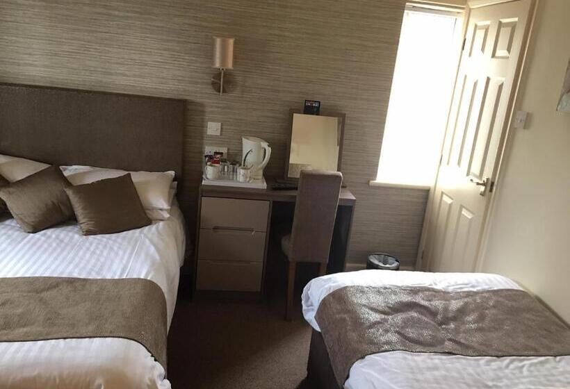 패밀리 룸, The Savoy