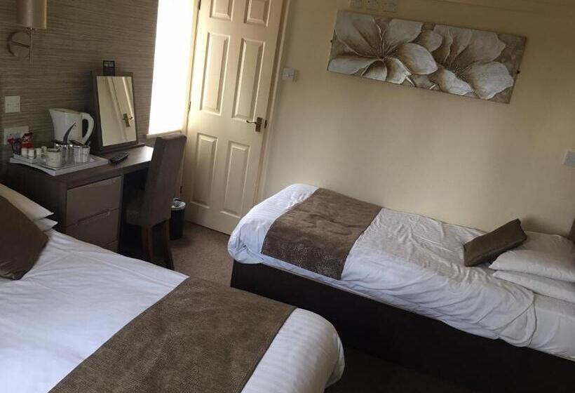 패밀리 룸, The Savoy