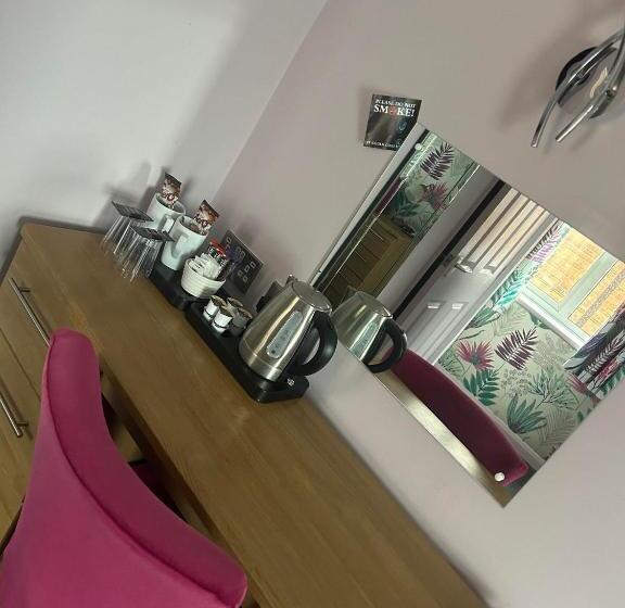 스탠다드 룸, The Savoy