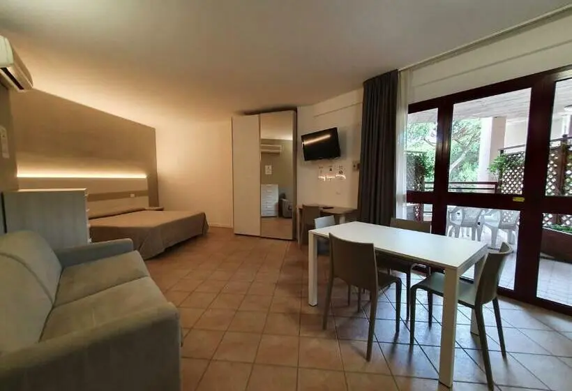استودیوی استاندارد, Residence Crystal Palace