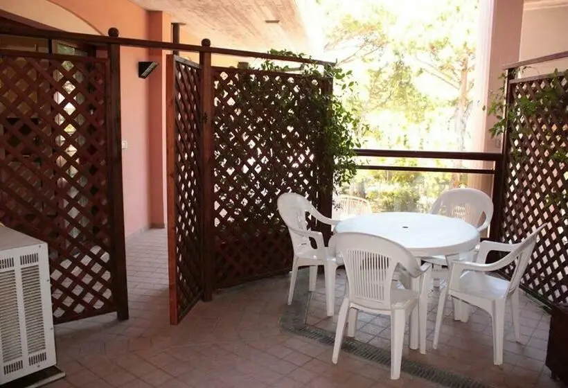 استودیوی استاندارد, Residence Crystal Palace