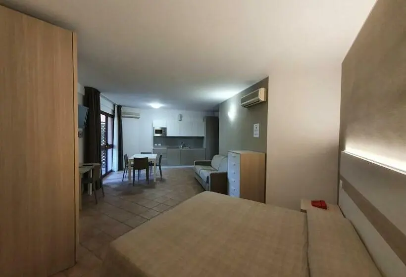 استودیوی استاندارد, Residence Crystal Palace