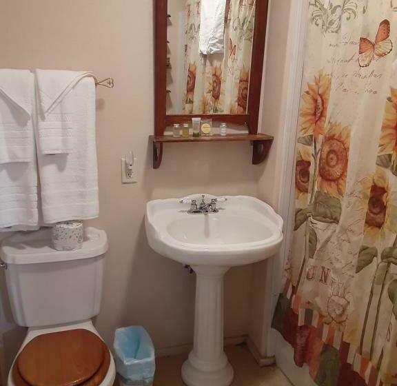 Номер Deluxe, Tombstone Bordello Bed & Breakfast