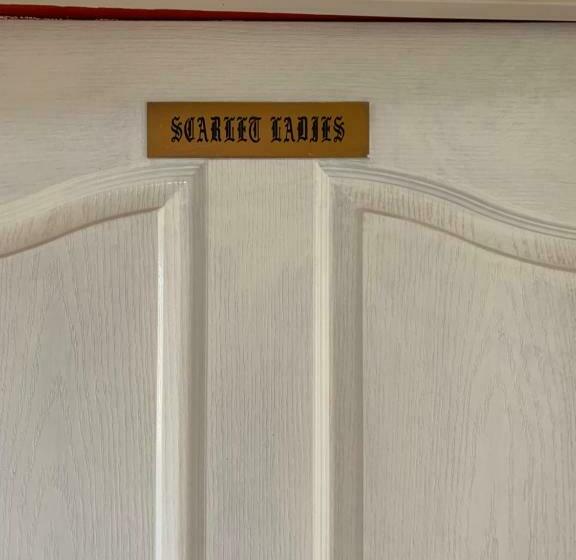 Номер Стандарт, Tombstone Bordello Bed & Breakfast