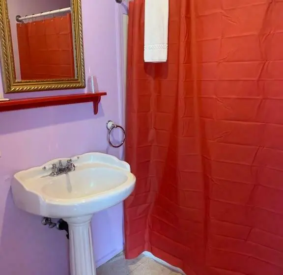 スタンダードルーム, Tombstone Bordello Bed & Breakfast