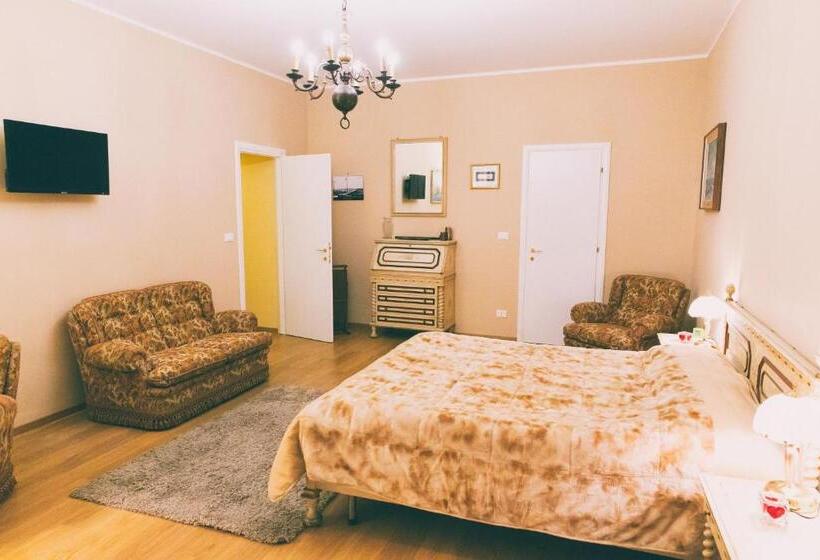 اتاق لوکس با تخت بزرگ, Torrebianca