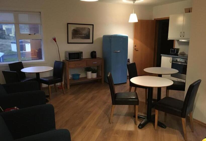 اتاق استاندارد سه تخته با سرویس بهداشتی مشترک, Framtid Hostel