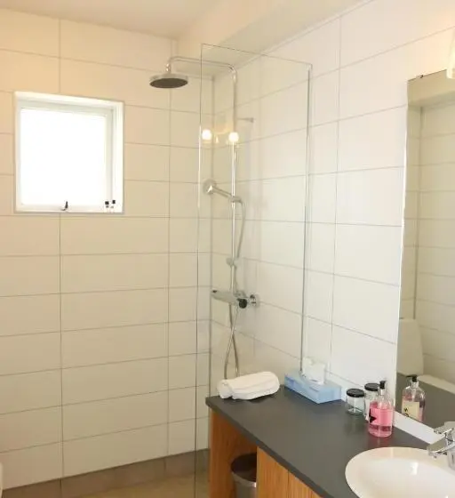 اتاق استاندارد با سرویس بهداشتی مشترک, Framtid Hostel