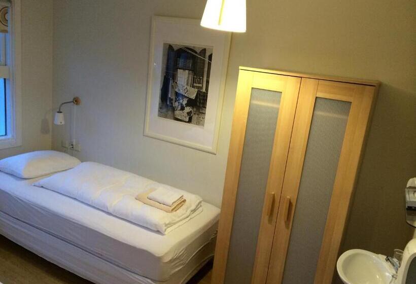 اتاق استاندارد با سرویس بهداشتی مشترک, Framtid Hostel