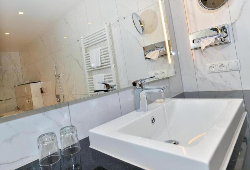 小型套房带阳台, Haus Lipmann