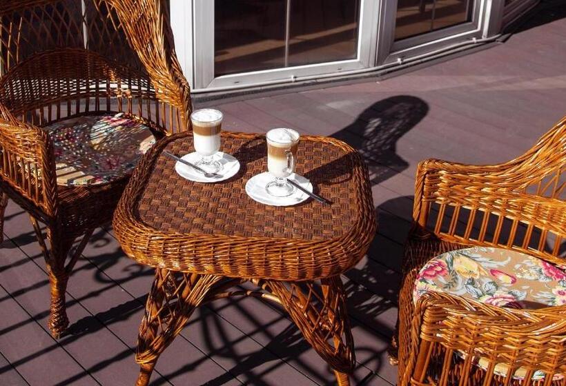 سوئیت راحتی, Villa Marta