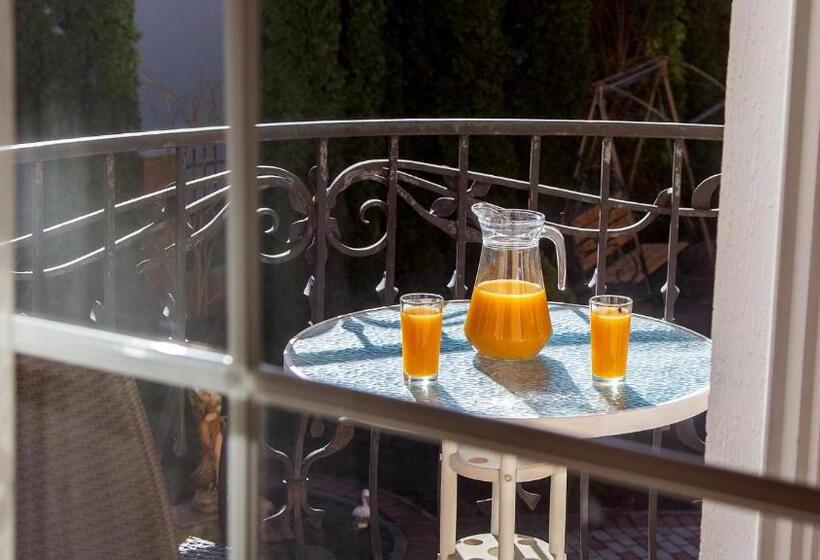 سوئیت راحتی, Villa Marta