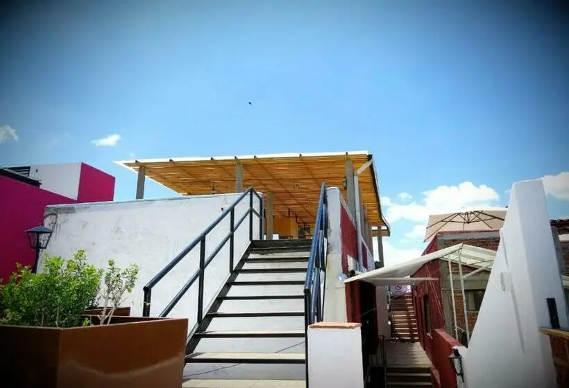 اتاق پایه با سرویس بهداشتی مشترک, La Catrina Hostel