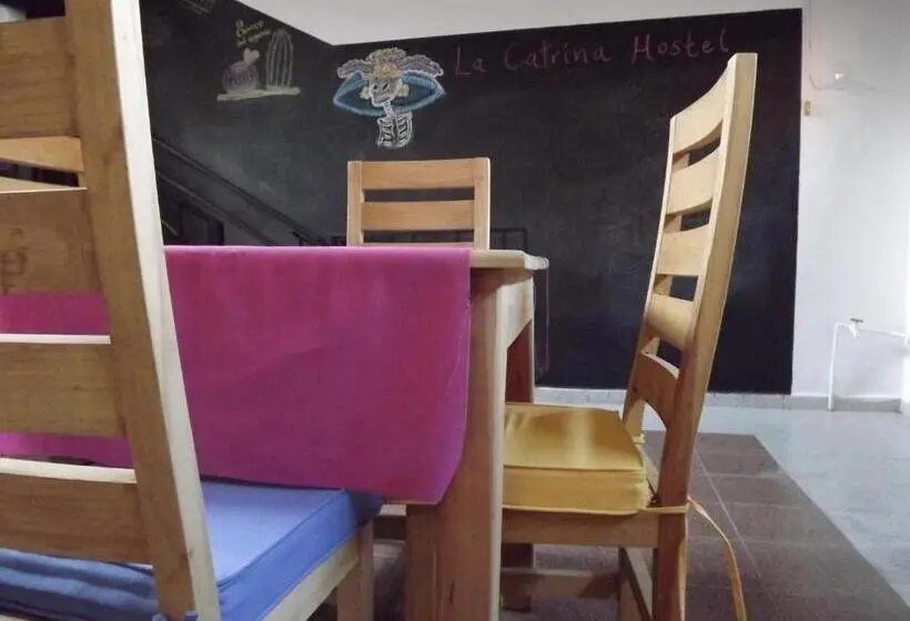 اتاق استاندارد با سرویس بهداشتی مشترک, La Catrina Hostel
