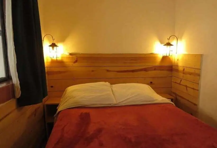 اتاق استاندارد با سرویس بهداشتی مشترک, La Catrina Hostel