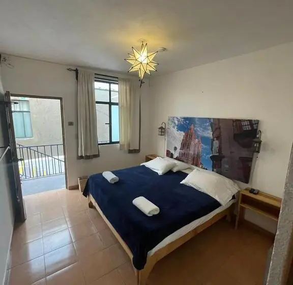 اتاق استاندارد, La Catrina Hostel