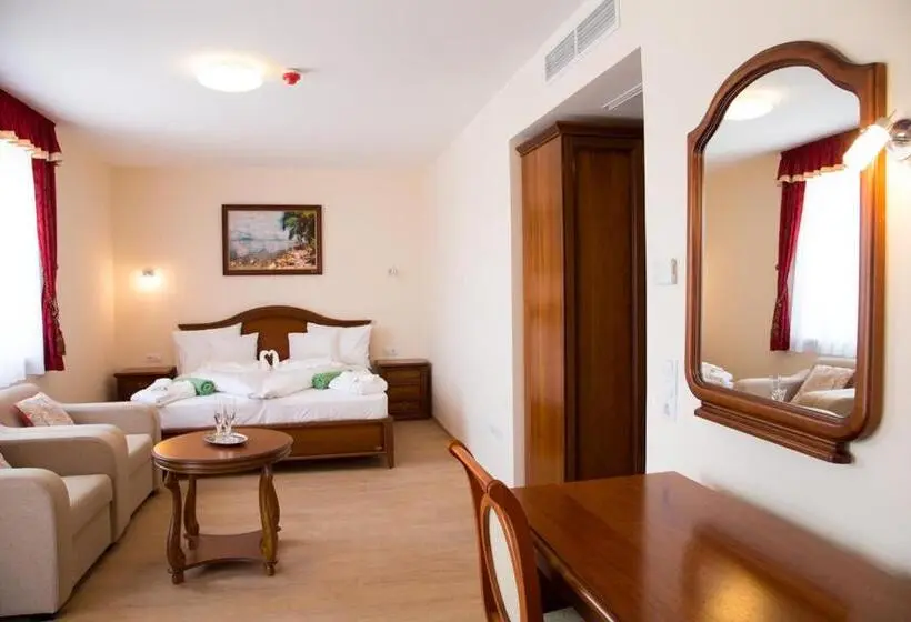 اتاق خانوادگی با چشمانداز باغ, Luxury Hotel Siófok