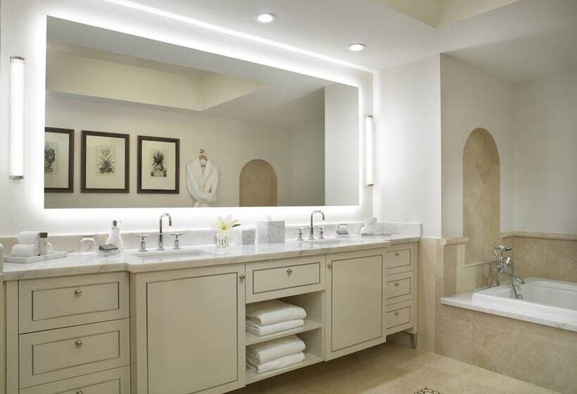 Люкс Deluxe Вид на Море, Acqualina Resort And Residences