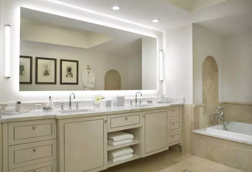 Deluxe Suite Sea View, Acqualina Resort And Residences