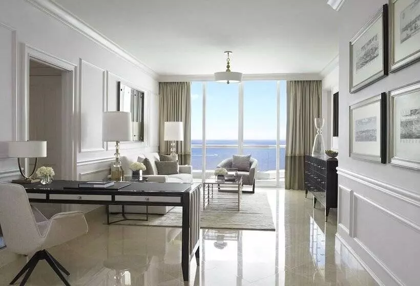 Deluxe Suite Sea View, Acqualina Resort And Residences