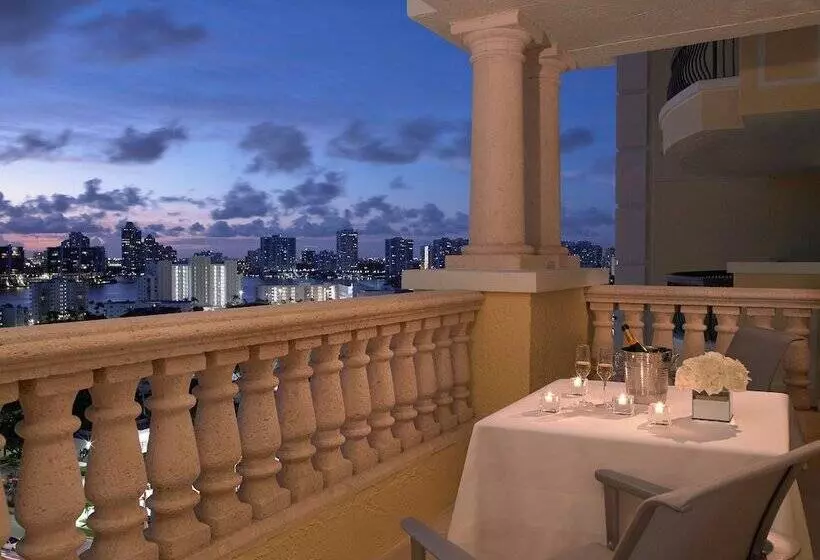 اتاق استاندارد با 2 تخت دوبل, Acqualina Resort And Residences