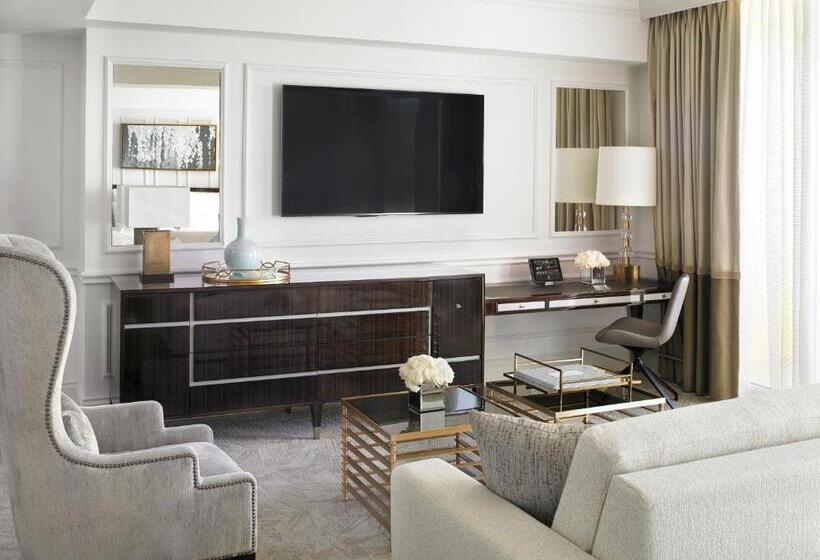 חדר דלוקס,מיטת קינג עם נוף לעיר, Acqualina Resort And Residences