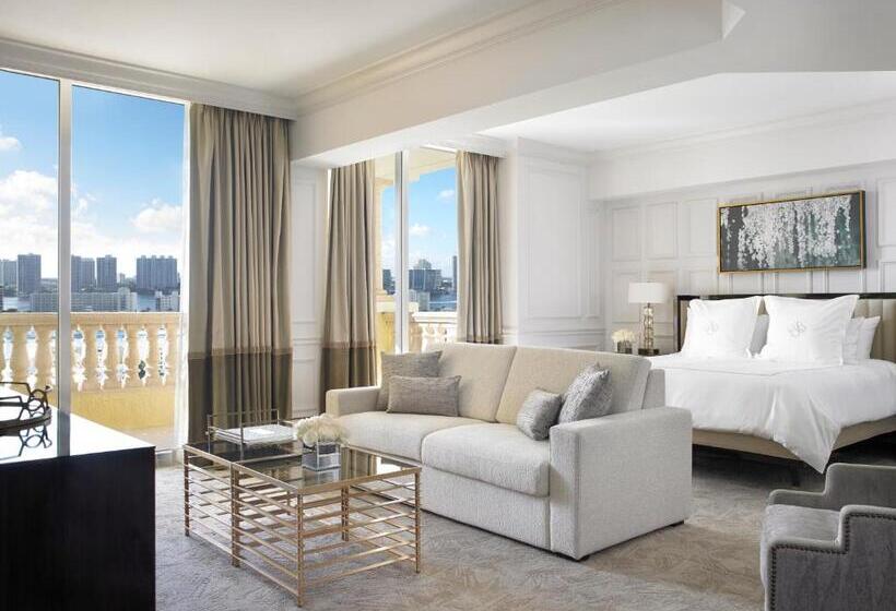 Номер Deluxe Кровать Кинг Вид на Город, Acqualina Resort And Residences