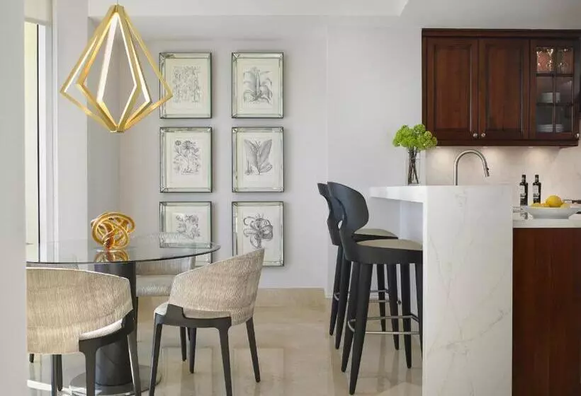 Deluxe Suite Sea View, Acqualina Resort And Residences