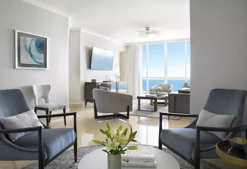 سوییت, Acqualina Resort And Residences