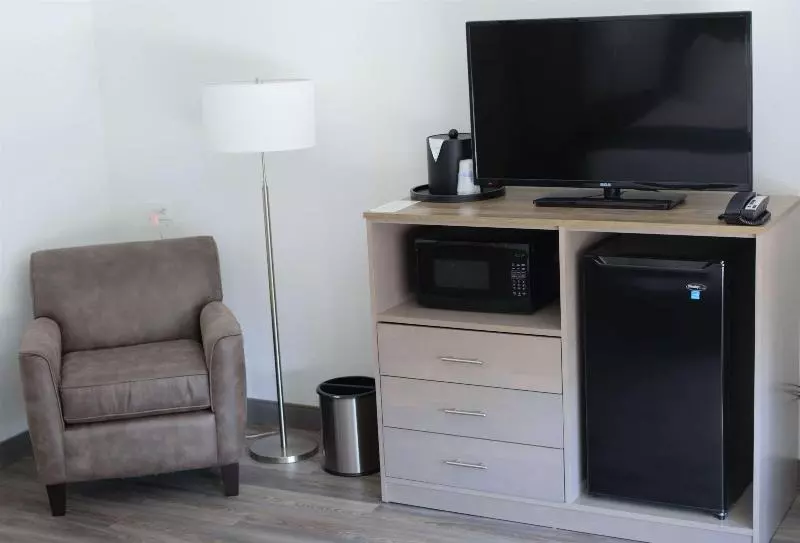 اتاق استاندارد با تخت بزرگ برای معلولان, Best Western Plus Executive Residency Waterloo & Cedar Falls