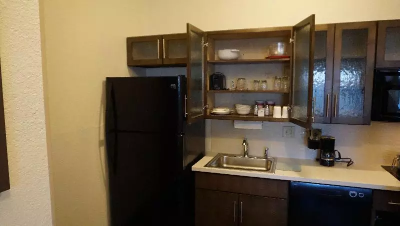 身障者適用スイートルーム, Candlewood Suites West Springfield, An Ihg