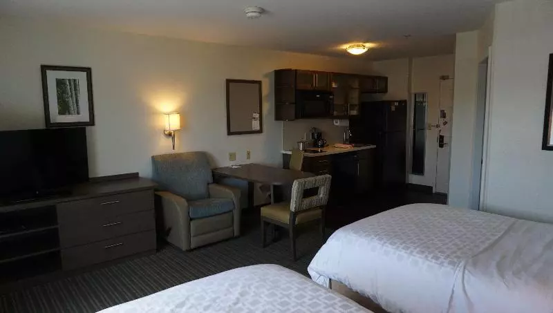 スタンダードスタジオ, Candlewood Suites West Springfield, An Ihg