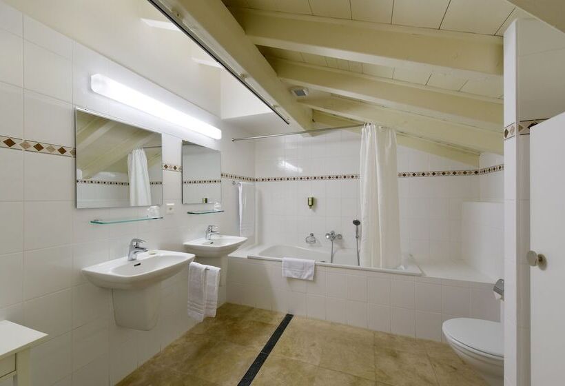 Номер Стандарт, L'hôtel By Hostellerie Du Château