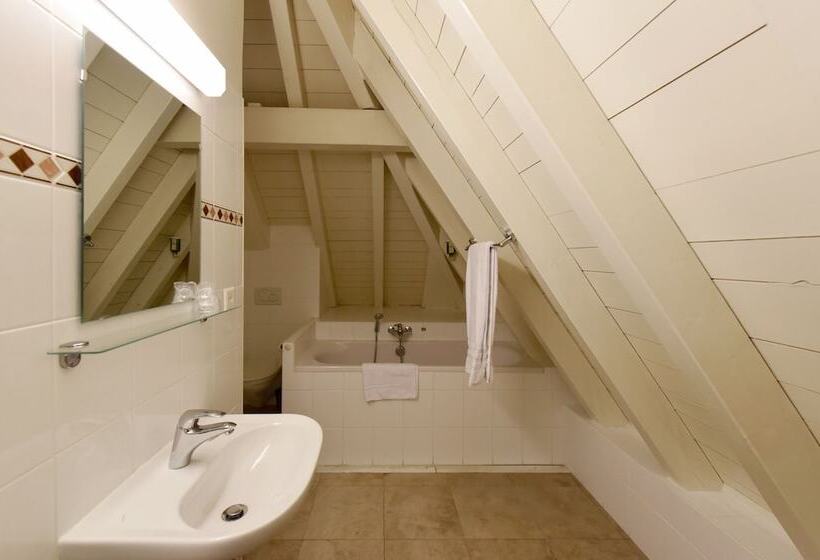 Номер Стандарт, L'hôtel By Hostellerie Du Château