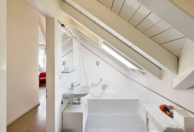 Номер Стандарт Вид на Озеро, L'hôtel By Hostellerie Du Château