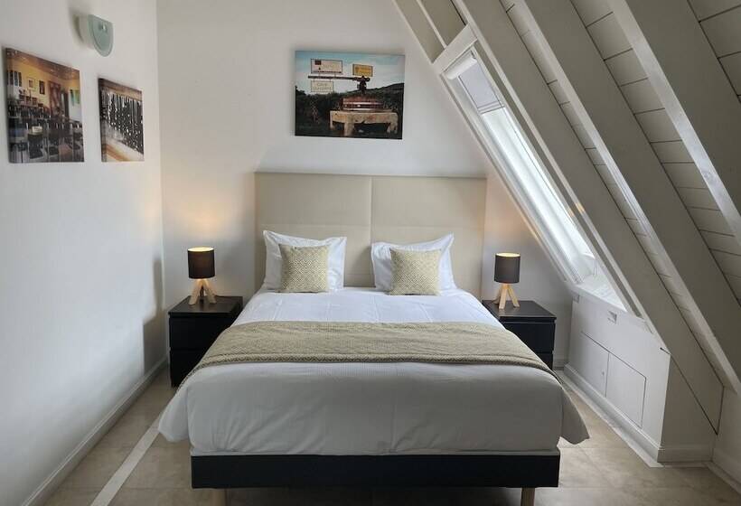 Номер Стандарт Вид на Озеро, L'hôtel By Hostellerie Du Château