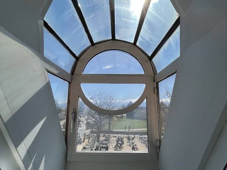 Номер Стандарт Вид на Озеро, L'hôtel By Hostellerie Du Château