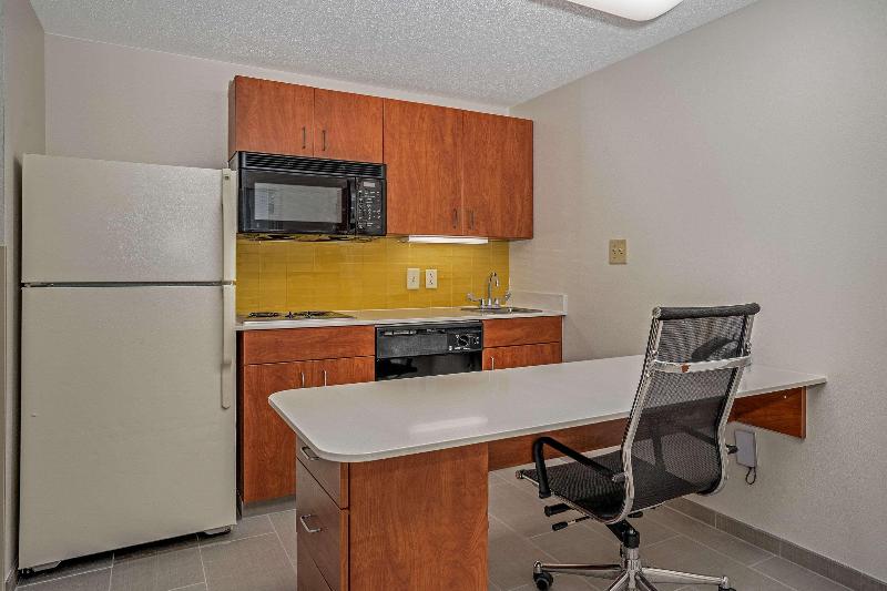 带大床的套房, Mainstay Suites Wilmington   University Area