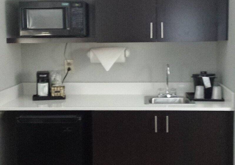 Люкс, Quality Suites Pineville  Charlotte