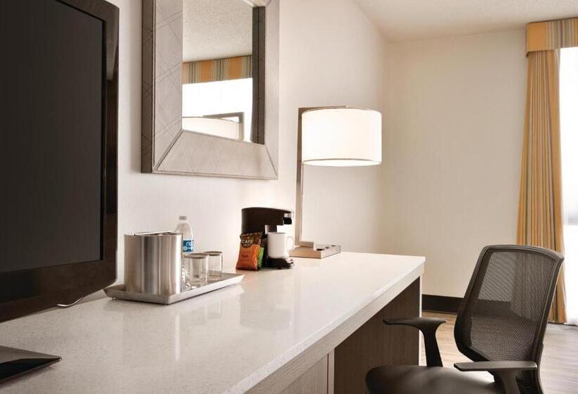 带按摩浴盆的套房, Radisson Hotel Lenexa Overland Park