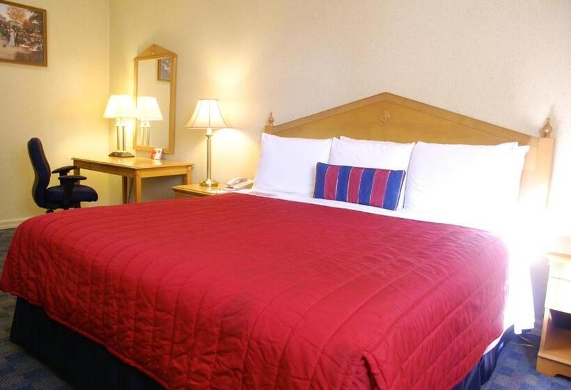 스탠다드 룸 킹사이즈 침대, Ramada By Wyndham Jersey City