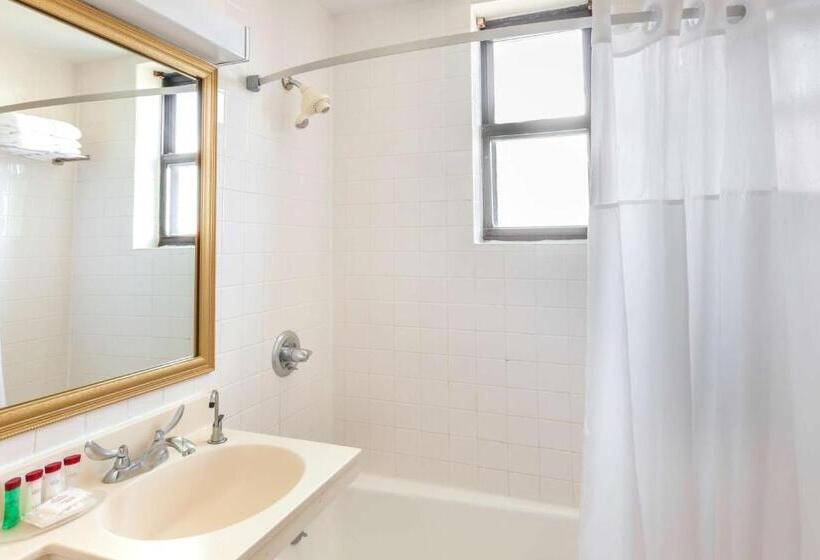 Номер Стандарт 2 Двуспальные Кровати, Ramada By Wyndham Jersey City