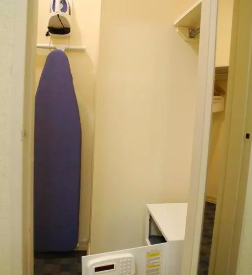 キングサイズベッドのスイートルーム, Ramada By Wyndham Jersey City