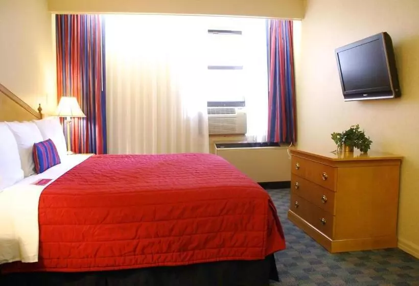 キングサイズベッドのスイートルーム, Ramada By Wyndham Jersey City