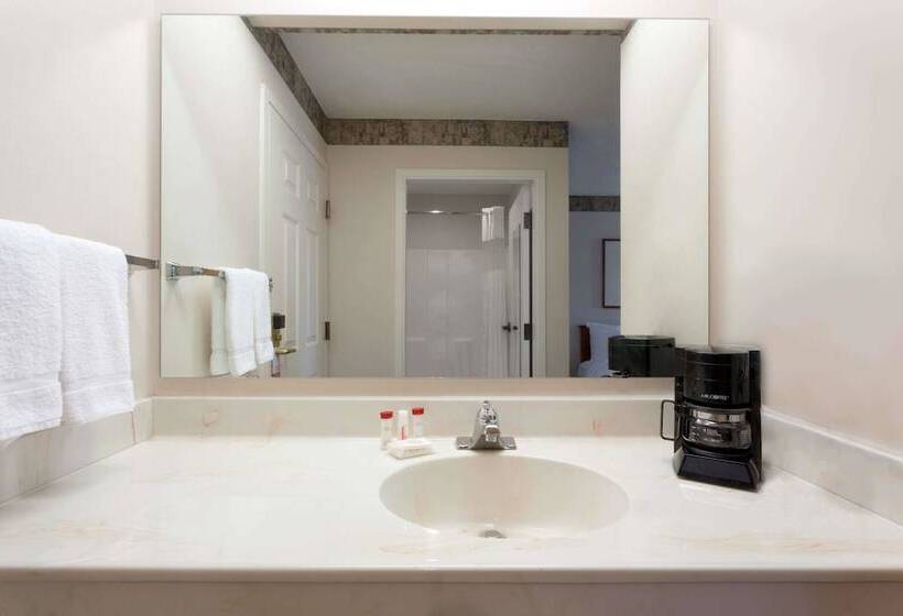 Номер бизнес-класса, Ramada By Wyndham Seatac Airport North