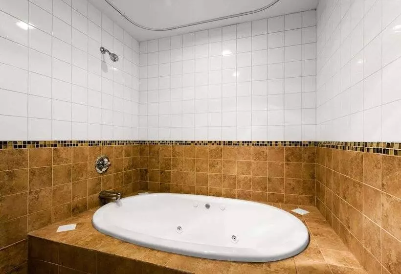 سوییت, Ramada By Wyndham Seatac Airport North
